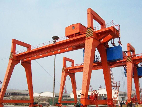 MG型雙梁吊鉤門式起重機(jī)